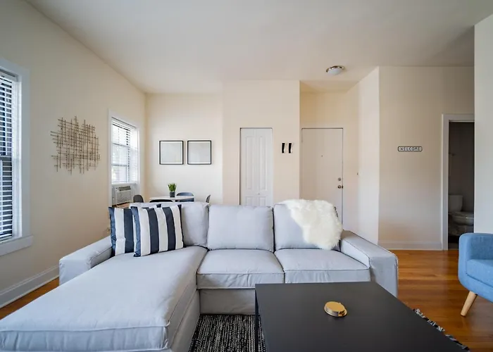 3-bedroom Gem With In-unit Laundry - Lawndale 1
