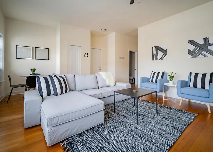 3-bedroom Gem With In-unit Laundry - Lawndale 1 Apartment Chicago