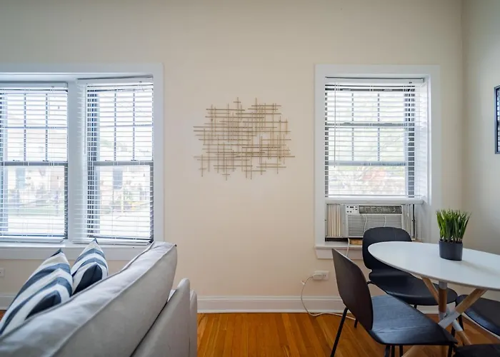 3-bedroom Gem With In-unit Laundry - Lawndale 1 Apartment *