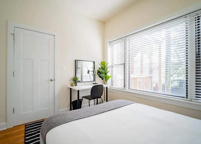 3-bedroom Gem With In-unit Laundry - Lawndale 1 Chicago
