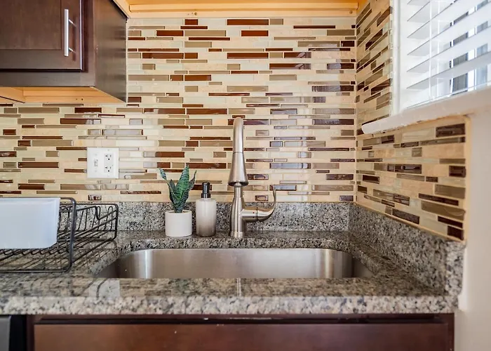 Apartment 3-bedroom Gem With In-unit Laundry - Lawndale 1 Chicago