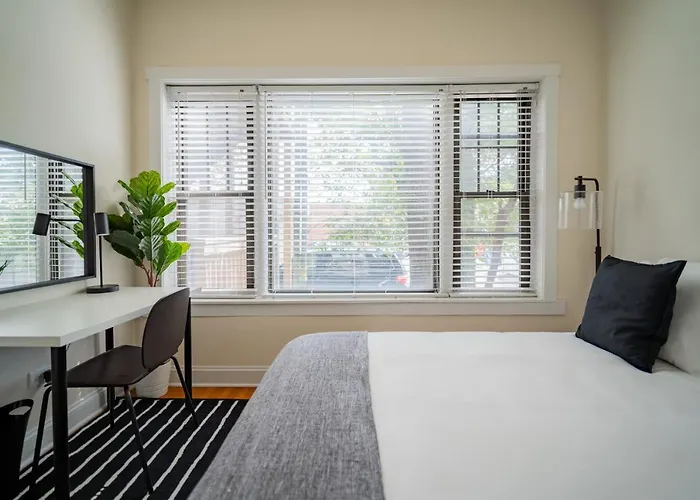 3-bedroom Gem With In-unit Laundry - Lawndale 1 Chicago