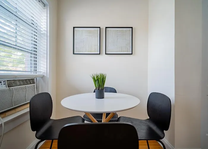 3-bedroom Gem With In-unit Laundry - Lawndale 1 Apartment