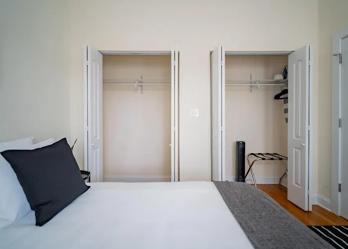 3-bedroom Gem With In-unit Laundry - Lawndale 1 Apartment