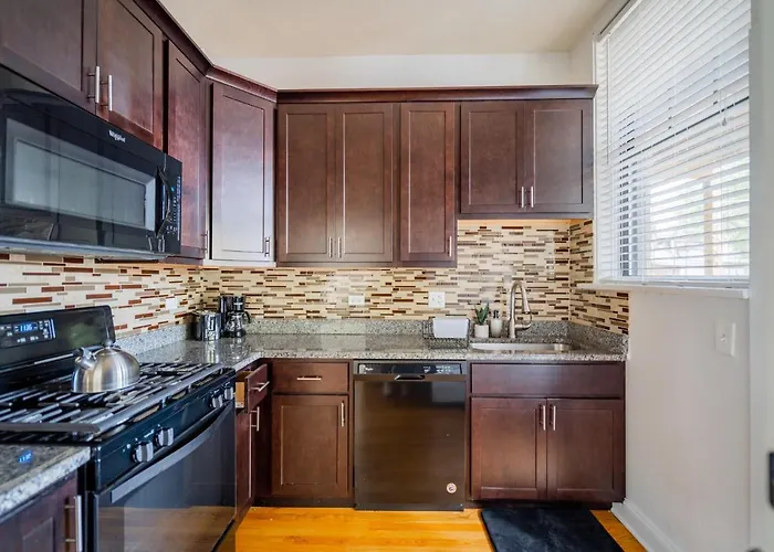 3-bedroom Gem With In-unit Laundry - Lawndale 1 Chicago