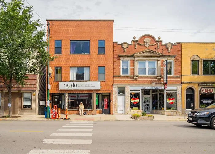 Apartment 3-bedroom Gem With In-unit Laundry - Lawndale 1 Chicago
