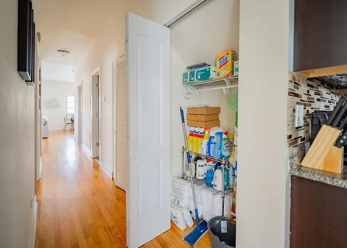 3-bedroom Gem With In-unit Laundry - Lawndale 1 *