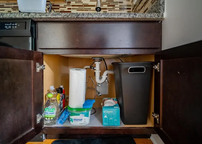 3-bedroom Gem With In-unit Laundry - Lawndale 1