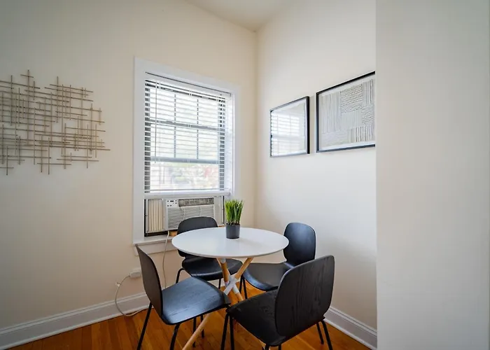 Apartment 3-bedroom Gem With In-unit Laundry - Lawndale 1 Chicago