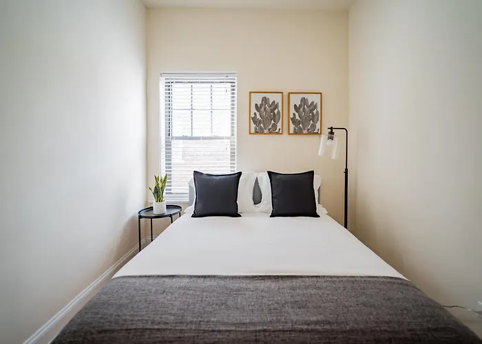 3-bedroom Gem With In-unit Laundry - Lawndale 1 Apartment *
